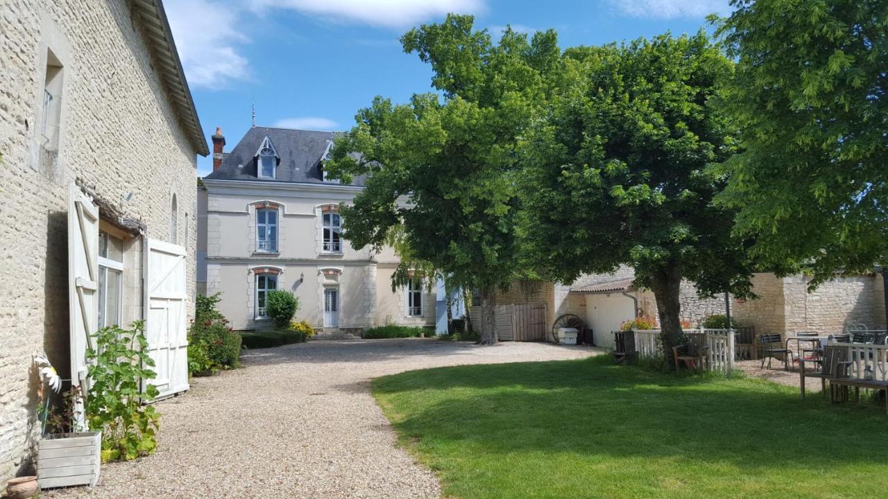 La Roseraie Neuville-du-Poitou Dış mekan fotoğraf