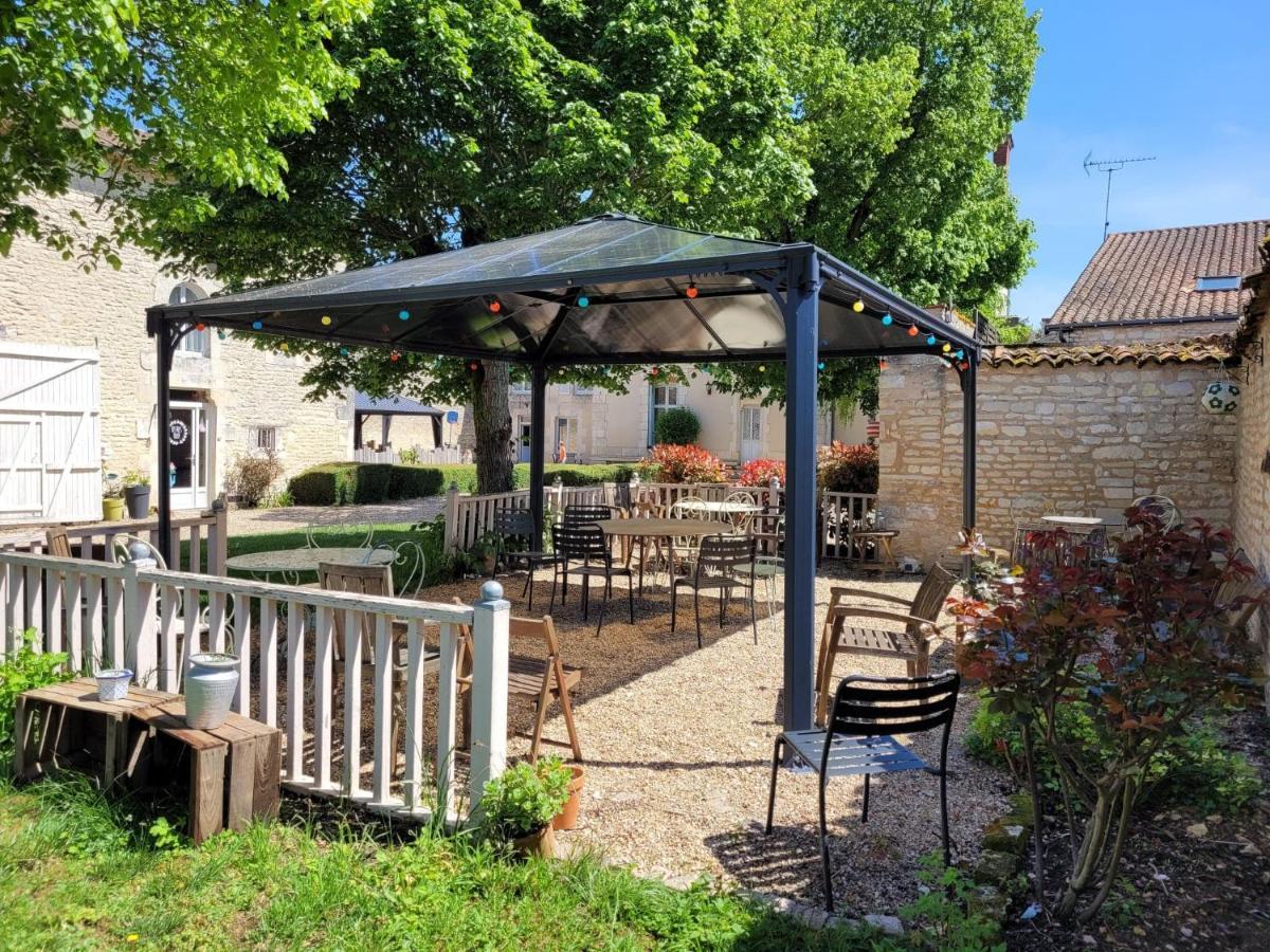 La Roseraie Neuville-du-Poitou Dış mekan fotoğraf