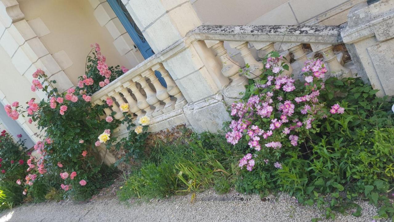 La Roseraie Neuville-du-Poitou Dış mekan fotoğraf