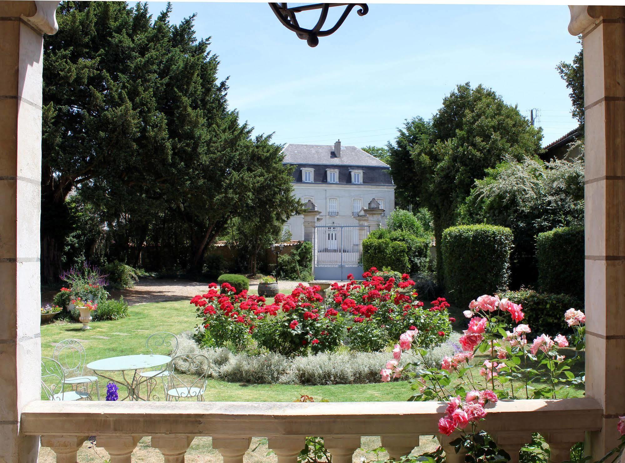 La Roseraie Neuville-du-Poitou Dış mekan fotoğraf